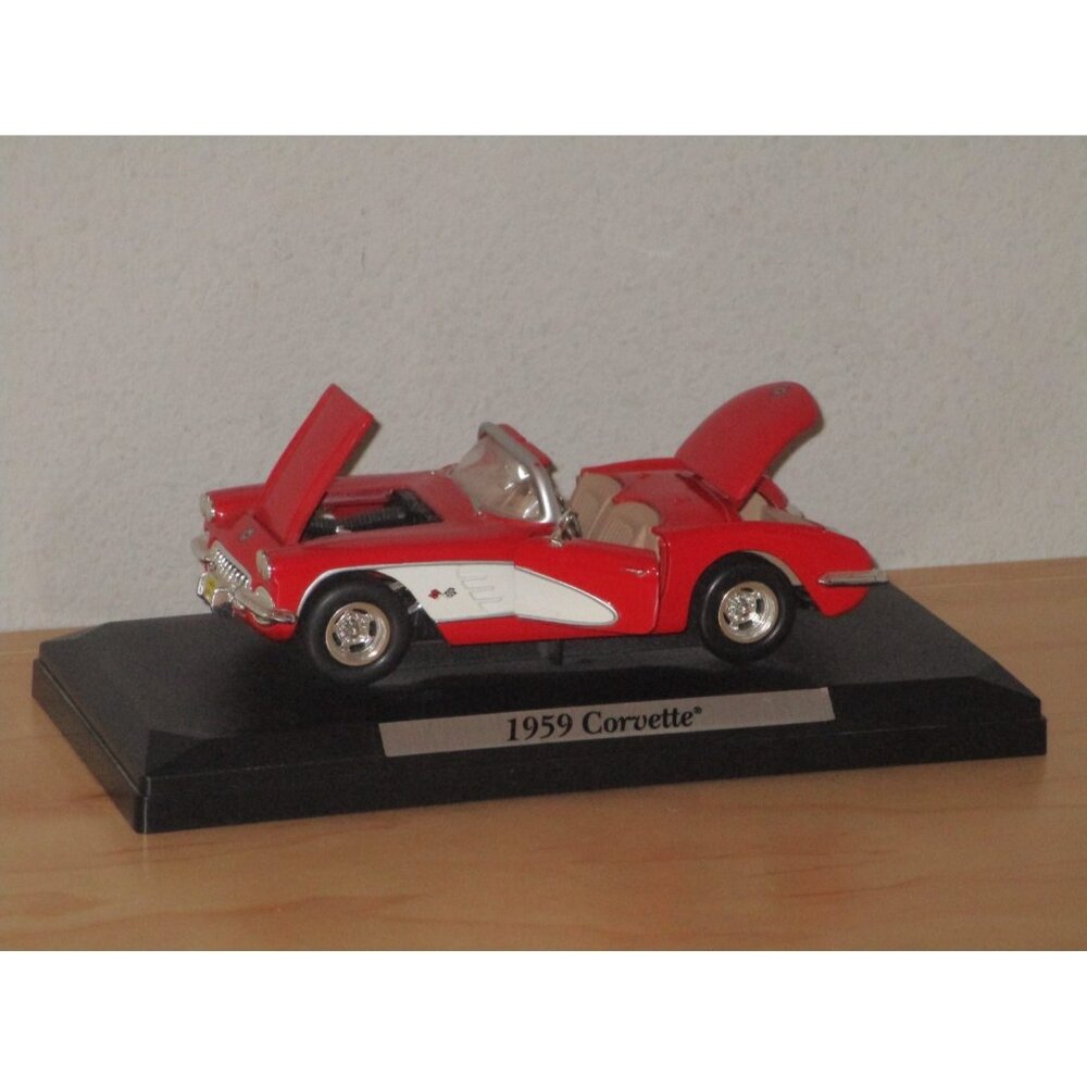 Motor Max Corvette Convertible 1959 Scale 1:24 Scale Red White Diecast Model